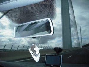 Troisième conseil : gardez un œil sur vos miroirs